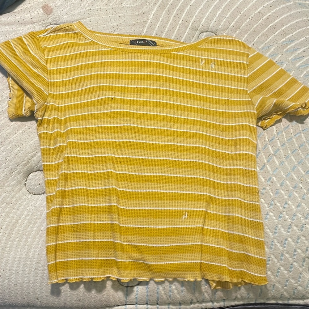 Yellow shirt from level up